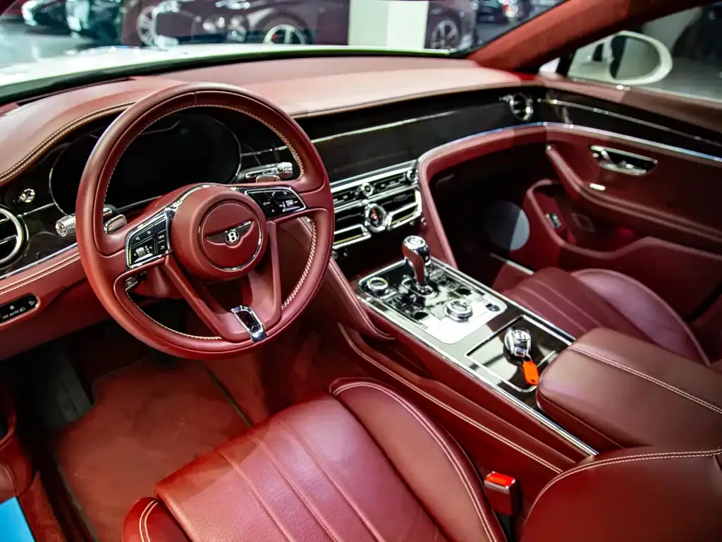 Bentley Flying Spur — фото 6