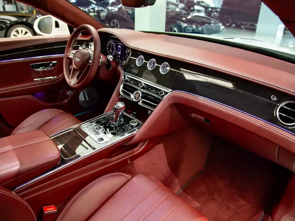 Bentley Flying Spur — фото 4
