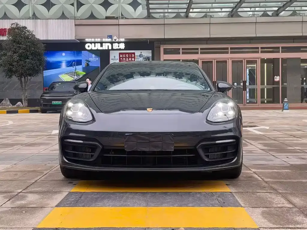 Porsche Panamera — фото 1