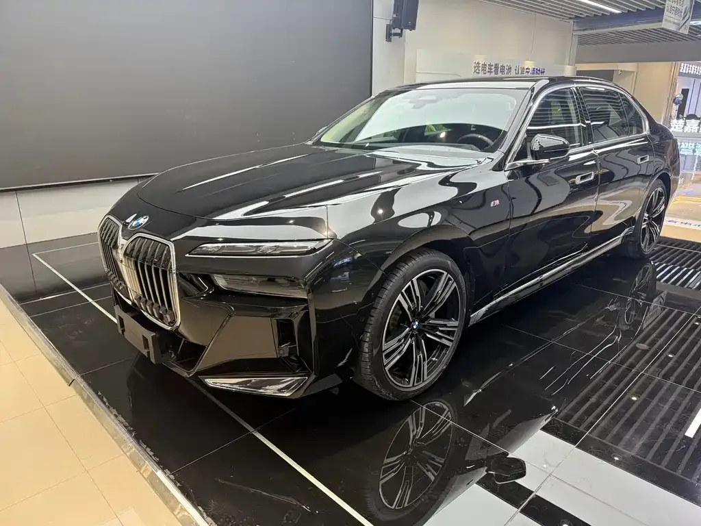 BMW 7 Series — фото 1