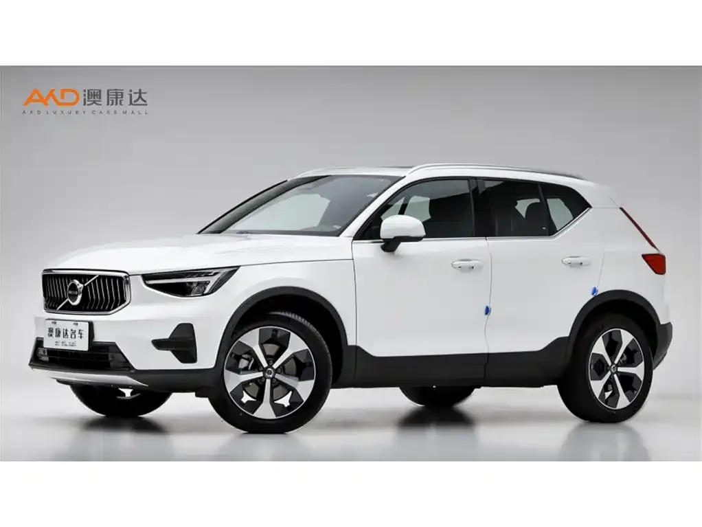 Volvo XC40 — фото 1
