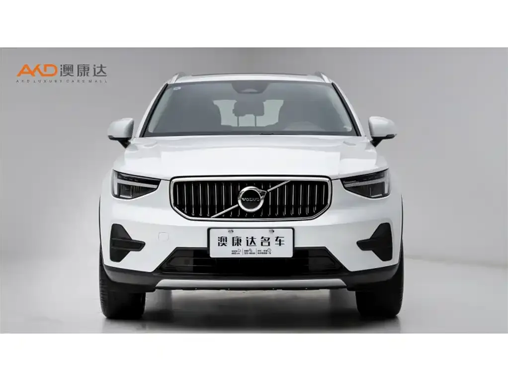 Volvo XC40 — фото 9