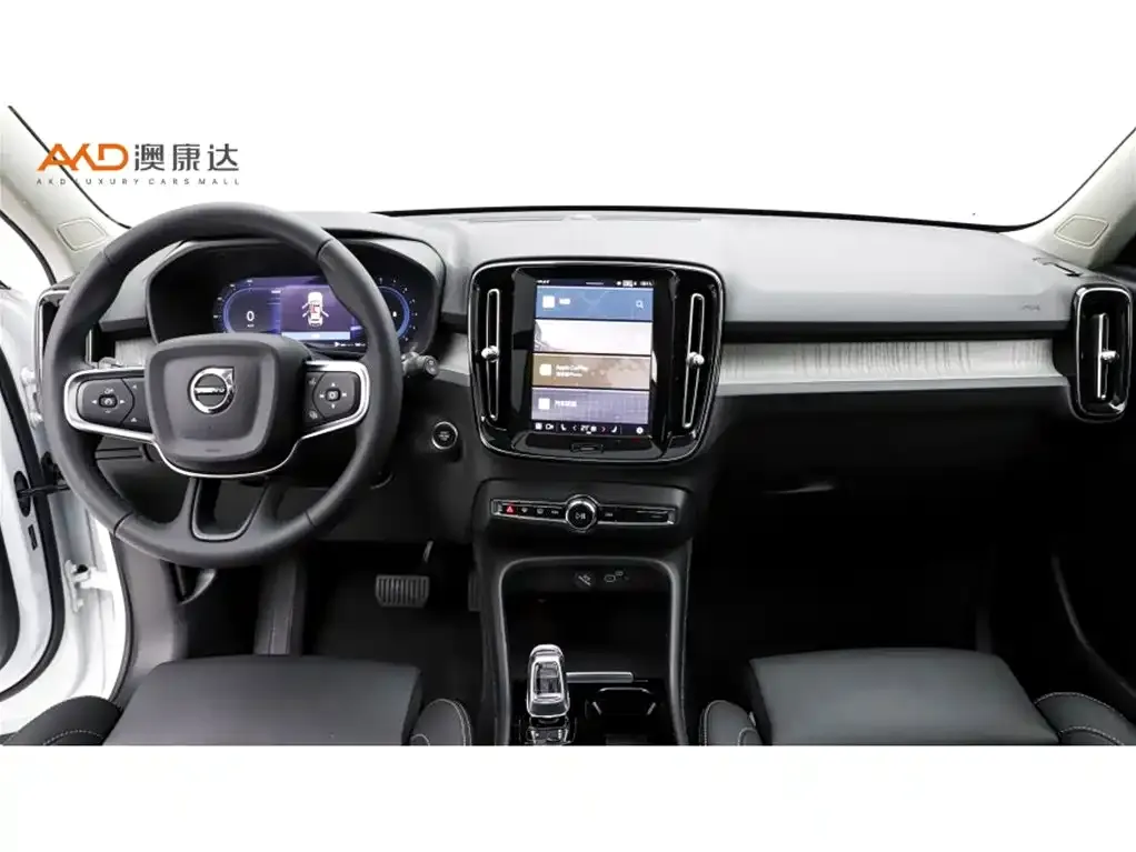 Volvo XC40 — фото 10