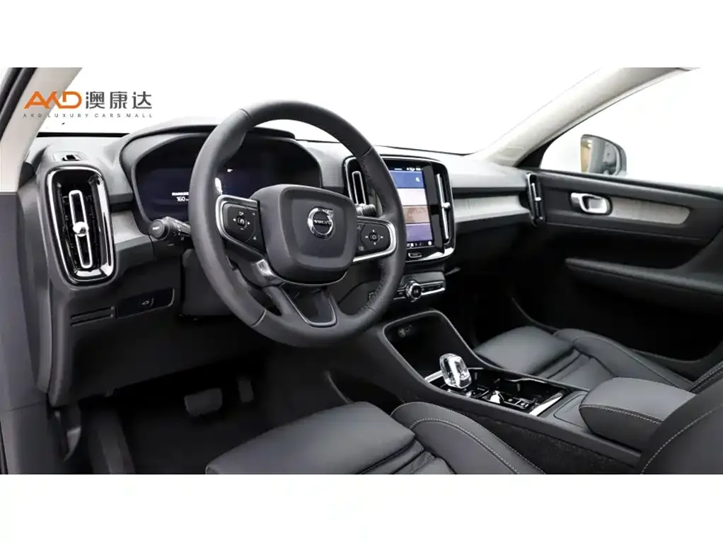 Volvo XC40 — фото 2