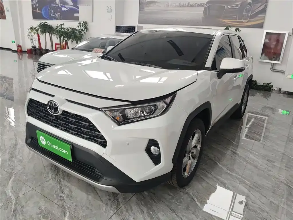 Toyota RAV4 — фото 7