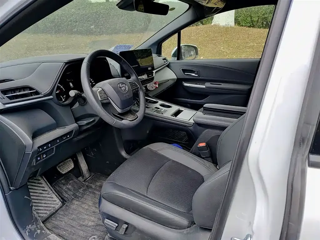 Toyota Granvia — фото 7