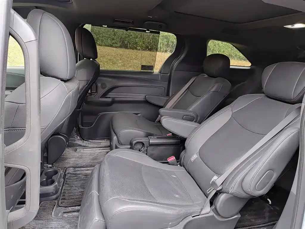 Toyota Granvia — фото 2
