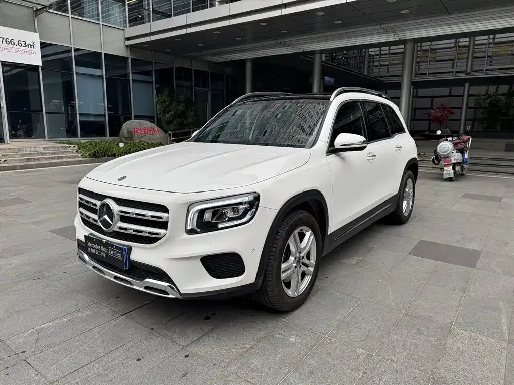Mercedes-Benz GLB — фото 1