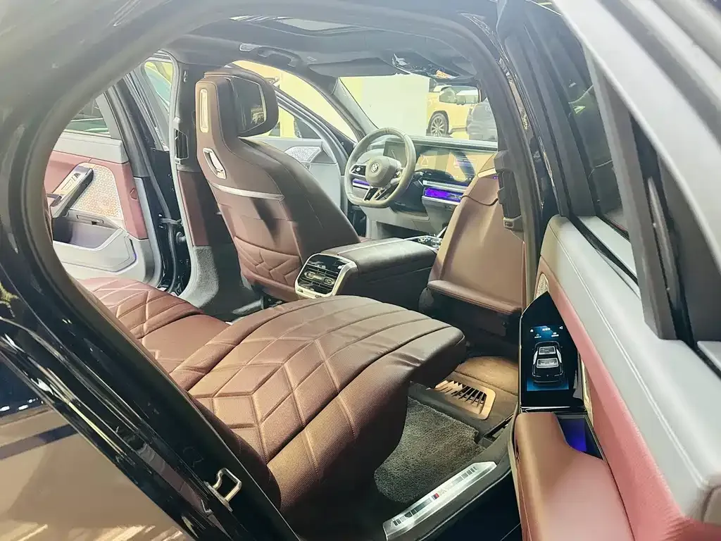BMW i7 — фото 5
