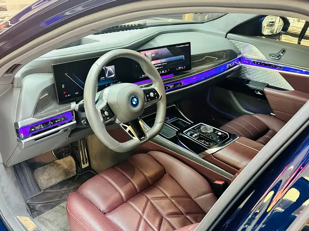 BMW i7 — фото 9