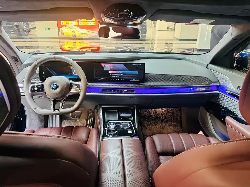 BMW i7 — фото 10