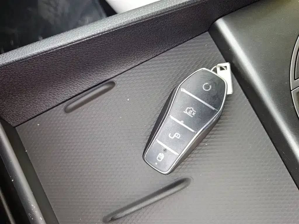BYD Seal 05 DM-i — фото 9