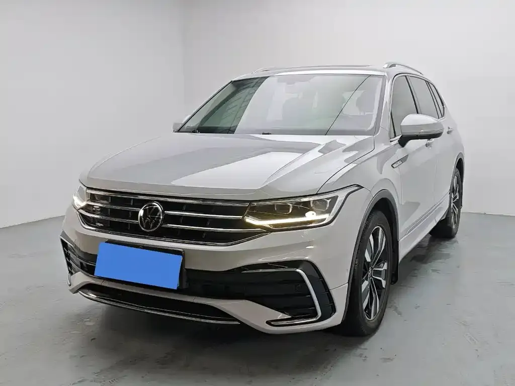 Volkswagen Tiguan L — фото 1