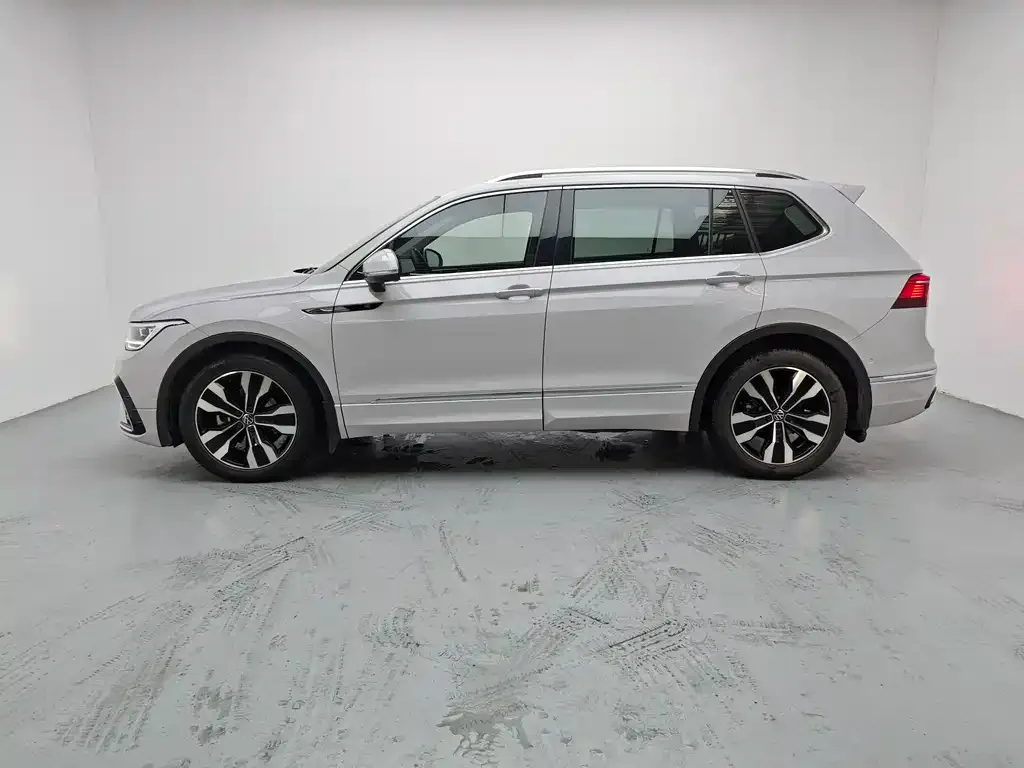 Volkswagen Tiguan L — фото 5