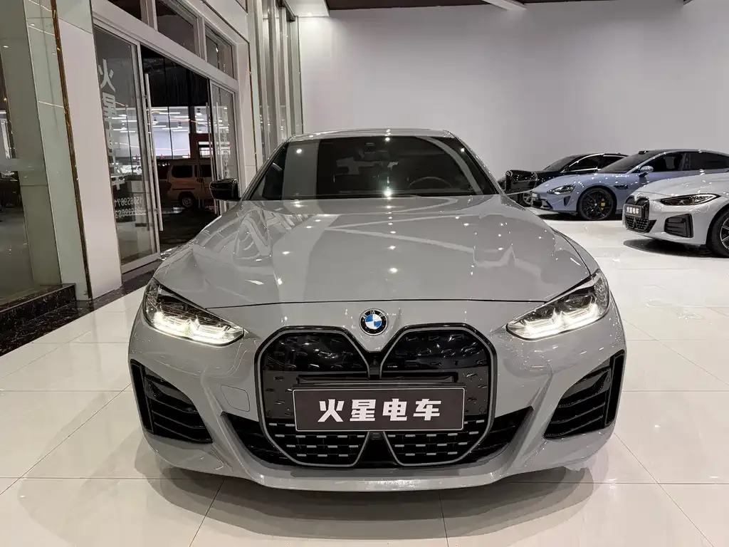 BMW i4 — фото 4