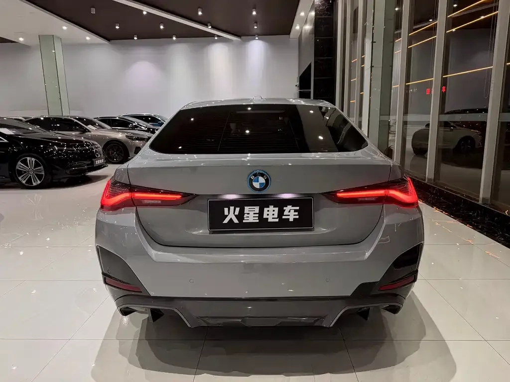 BMW i4 — фото 6