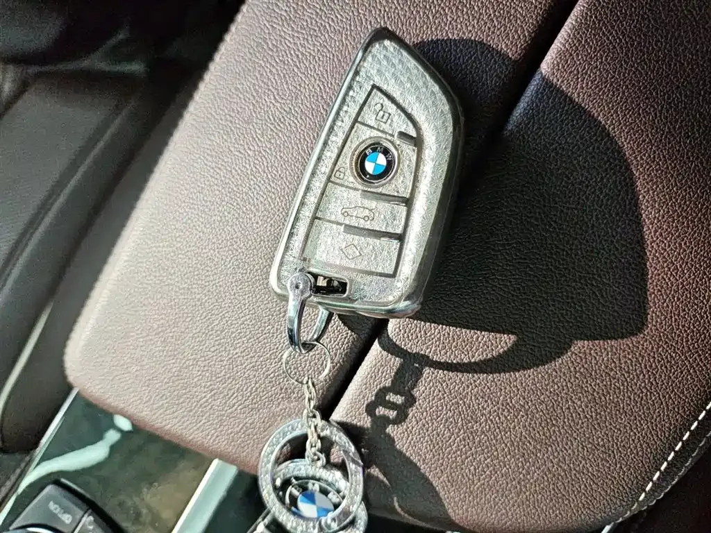 BMW 5 Series — фото 10