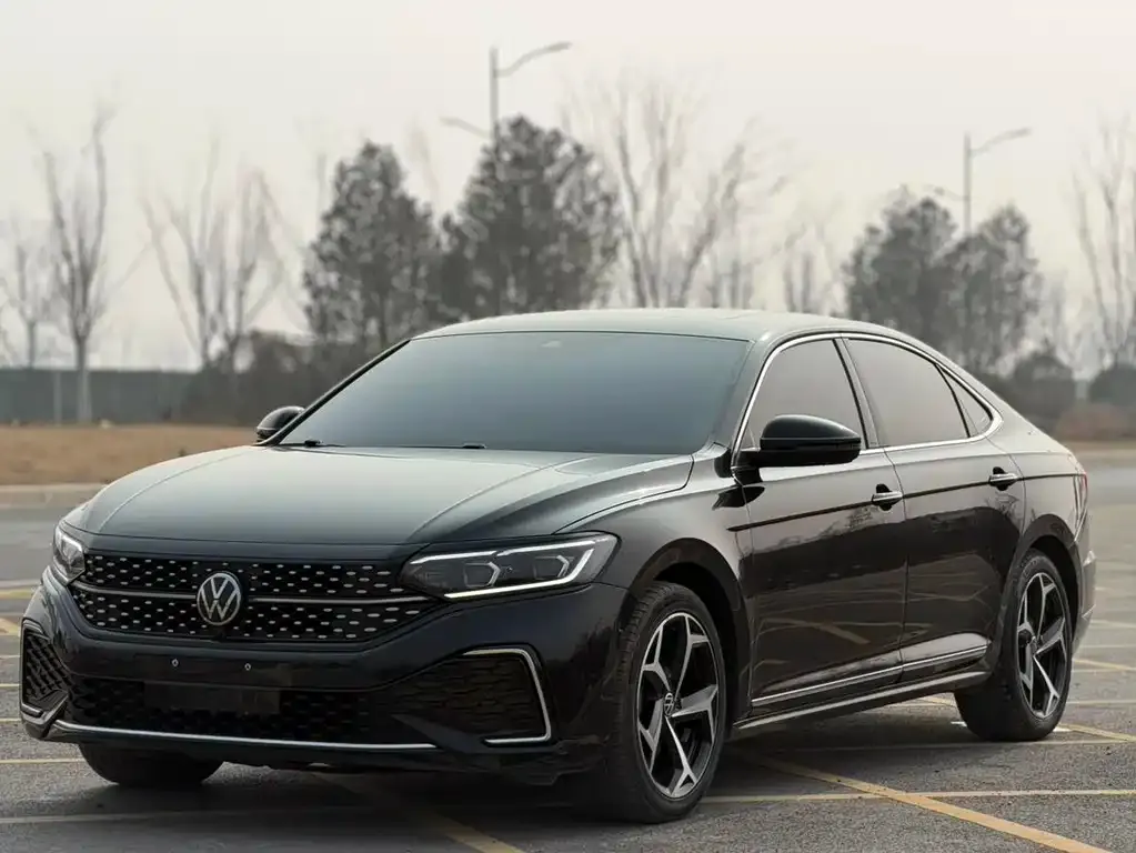 Volkswagen Passat — фото 1
