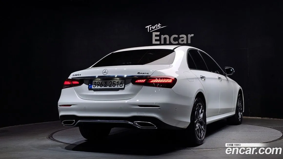 Mercedes-Benz E-Class — фото 7