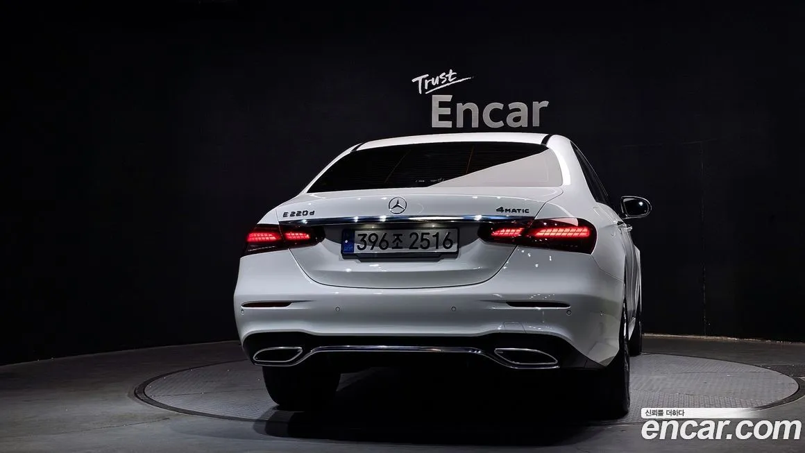 Mercedes-Benz E-Class — фото 8