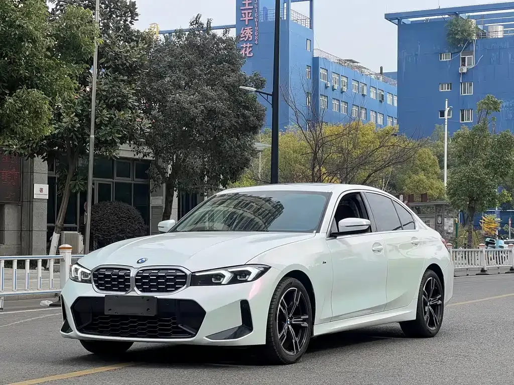 BMW 3 Series — фото 1