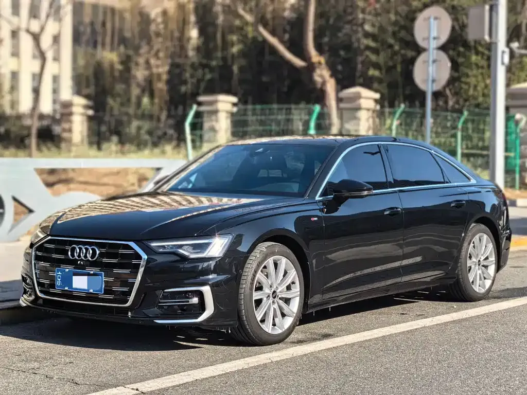 Audi A6L — фото 1