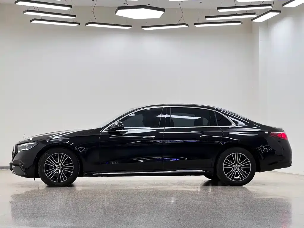 Mercedes-Benz E-Class — фото 10