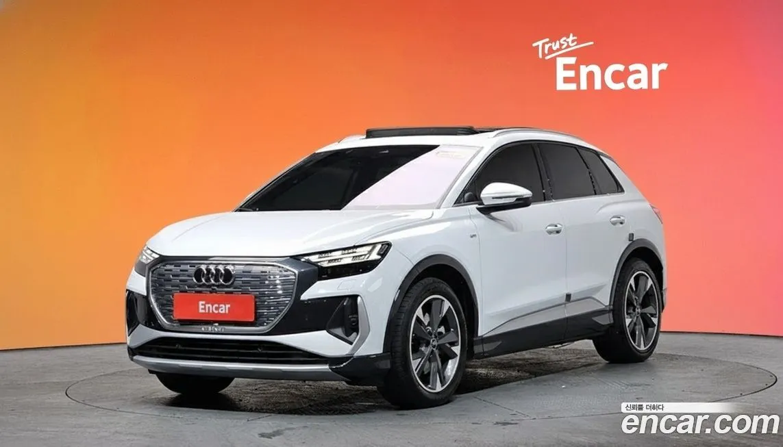 Audi Q4 e-tron — фото 1