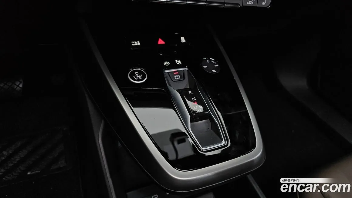 Audi Q4 e-tron — фото 2