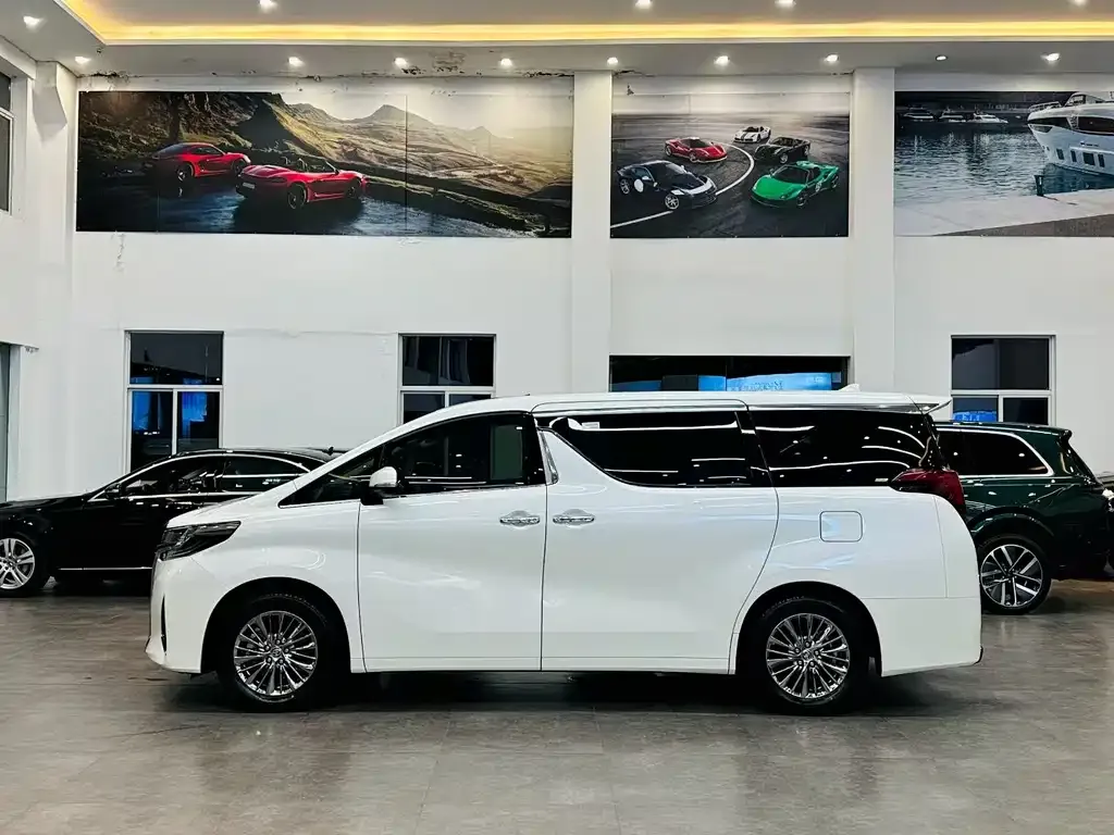 Toyota Alphard — фото 3