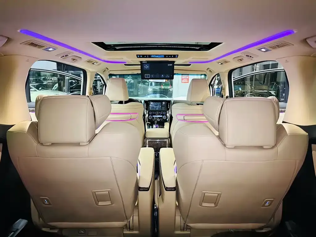 Toyota Alphard — фото 4