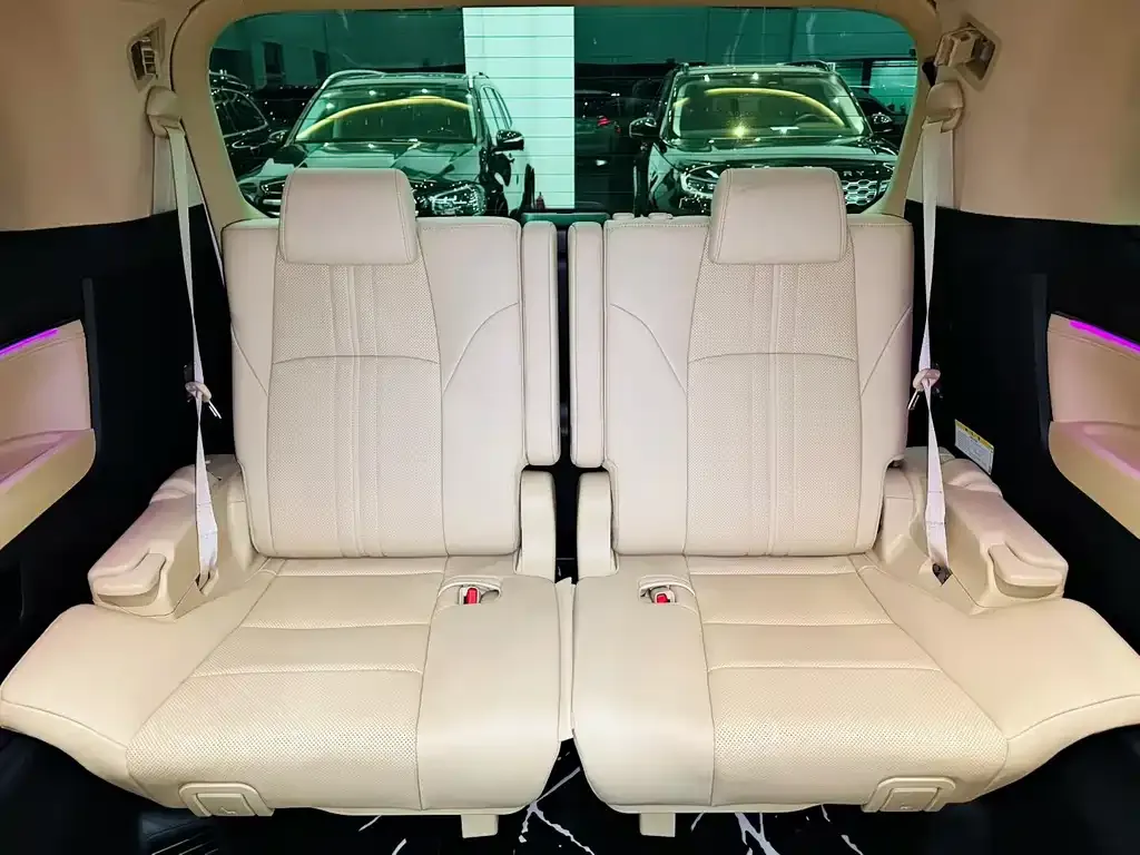 Toyota Alphard — фото 2