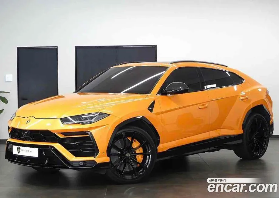 Lamborghini Urus — фото 1