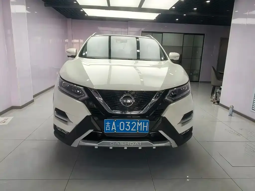 Nissan Qashqai — фото 1