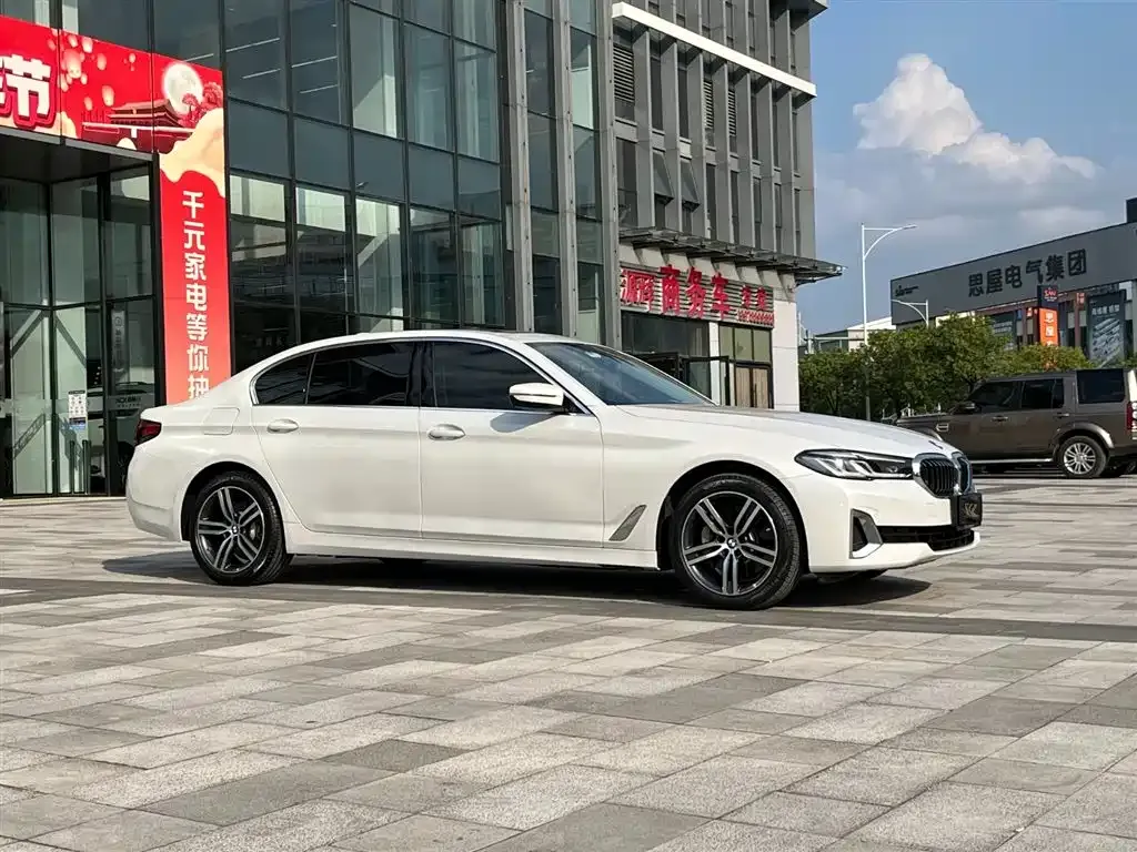 BMW 5 Series — фото 6