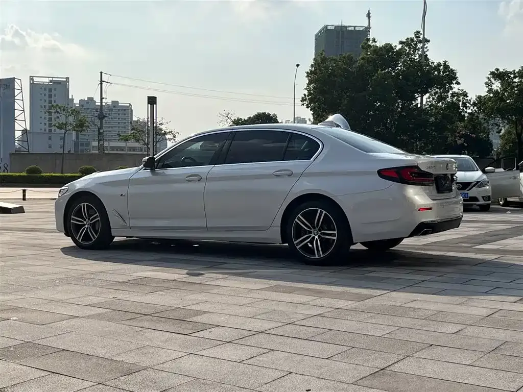 BMW 5 Series — фото 4