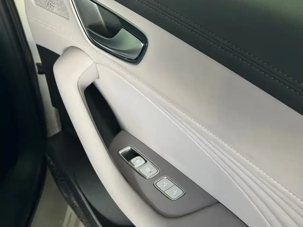 Roewe M7 DMH — фото 9