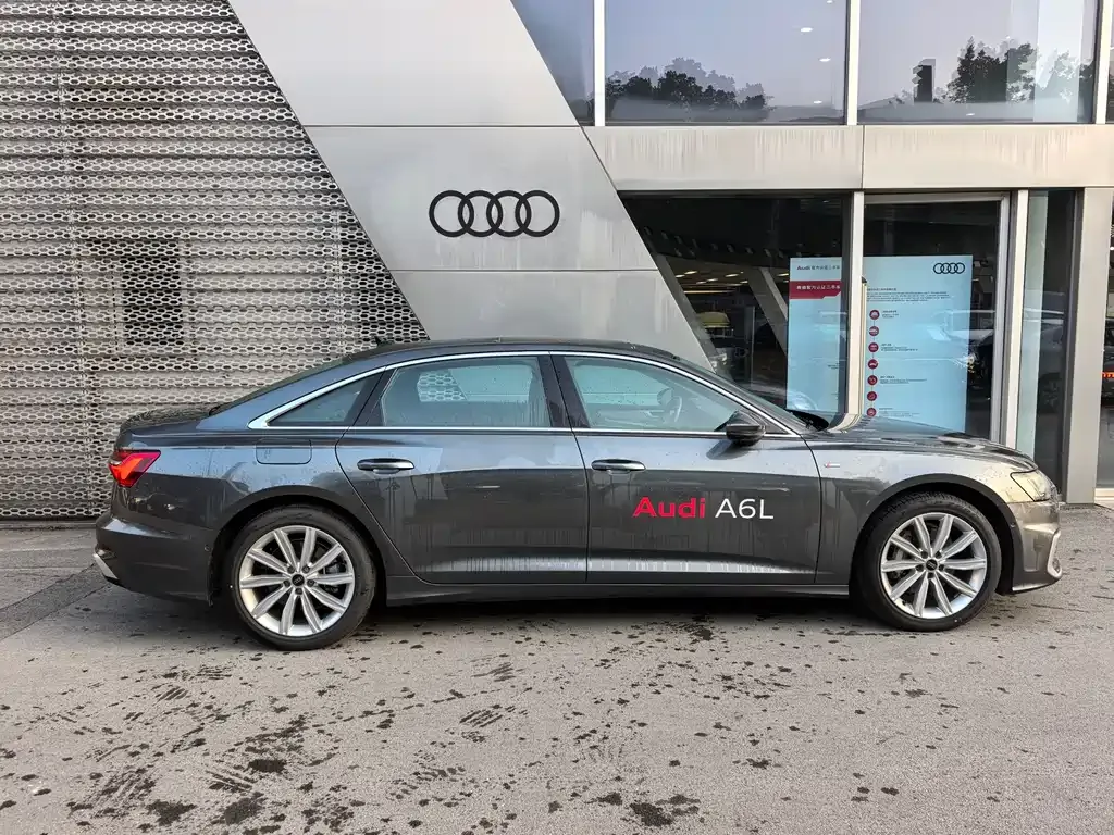 Audi A6L — фото 7
