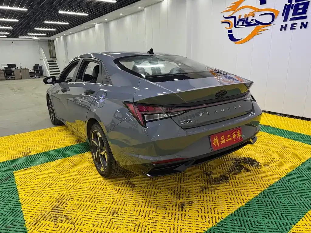 Hyundai Elantra — фото 10
