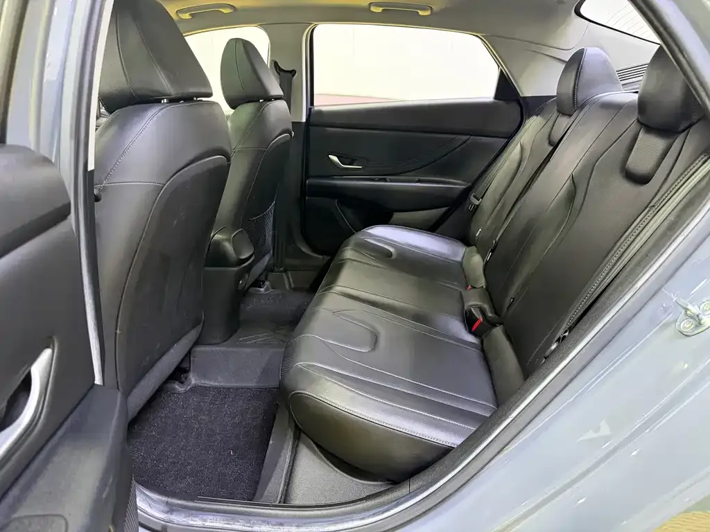 Hyundai Elantra — фото 8