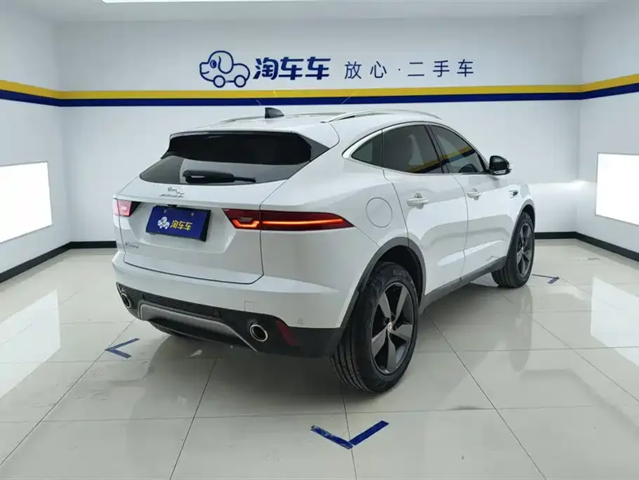 Jaguar E-PACE — фото 9