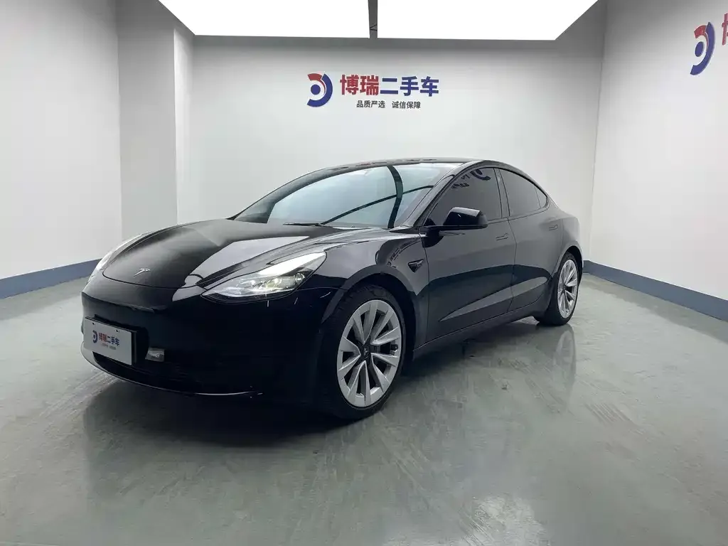 Tesla Model 3 — фото 1