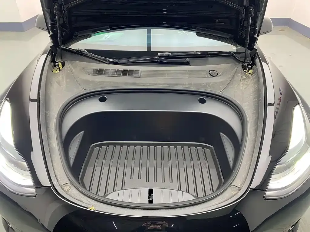 Tesla Model 3 — фото 10