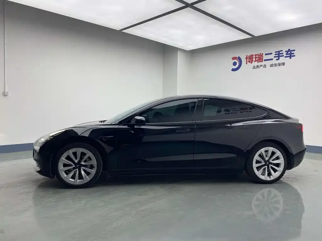 Tesla Model 3 — фото 6