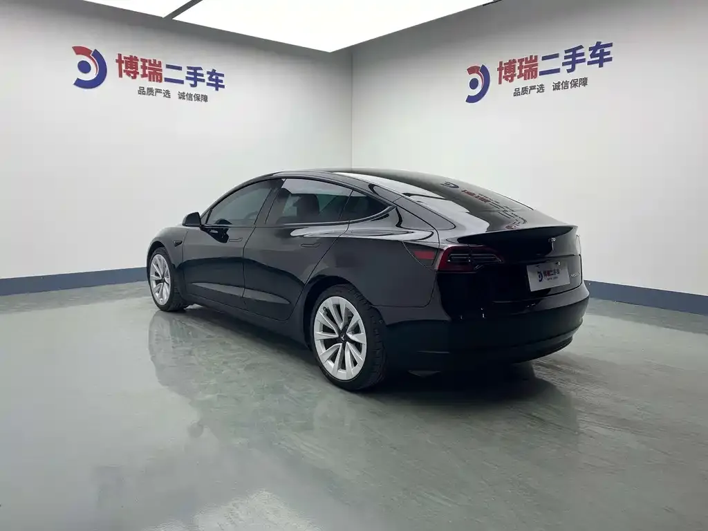 Tesla Model 3 — фото 9
