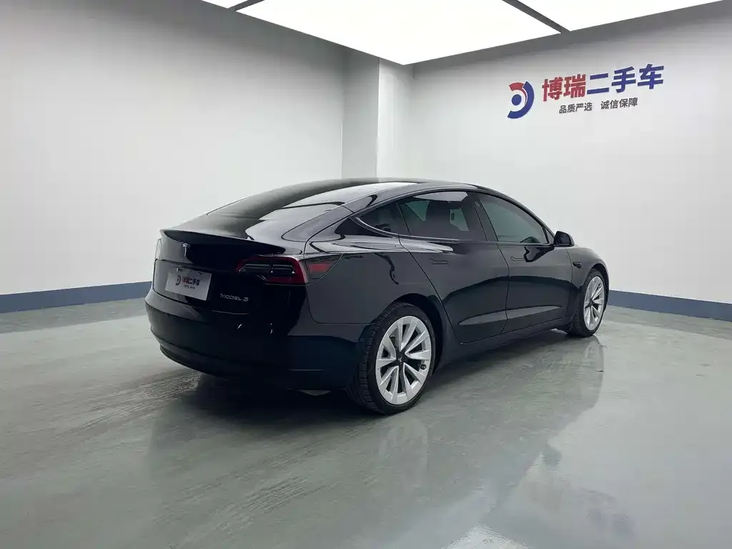 Tesla Model 3 — фото 8