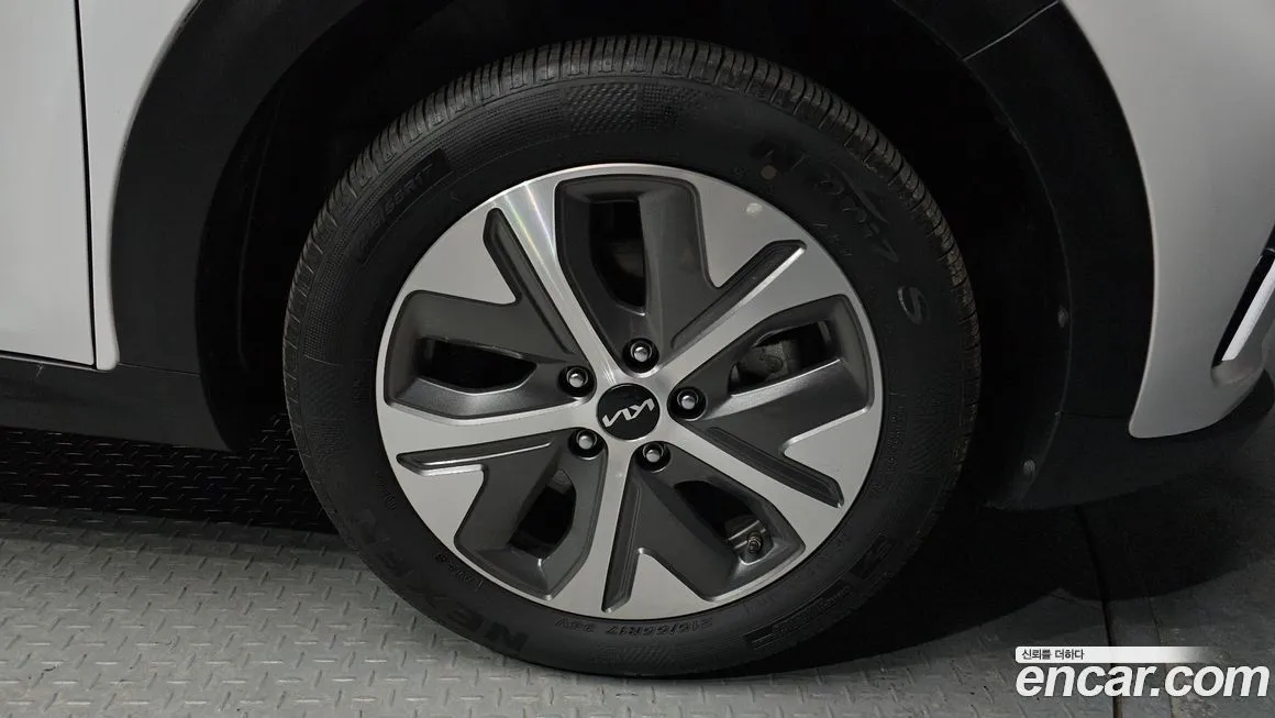 Kia Niro — фото 7