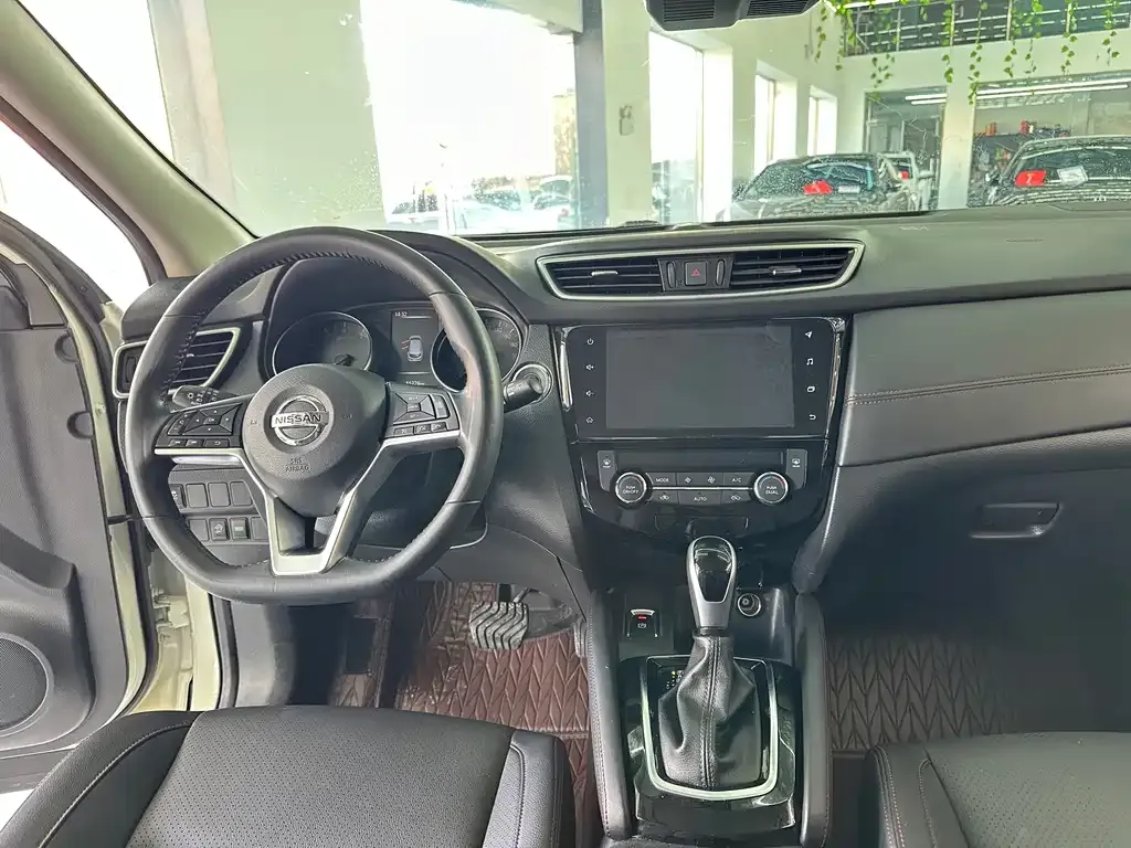 Nissan Qashqai — фото 10