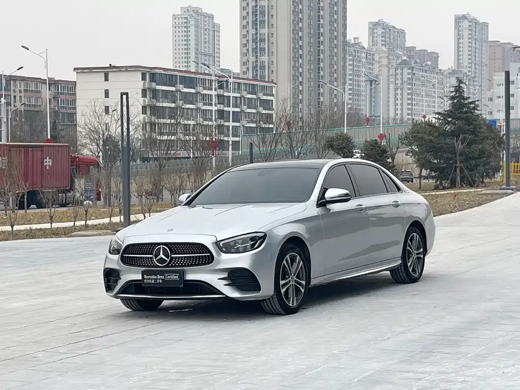Mercedes-Benz E-Class — фото 1