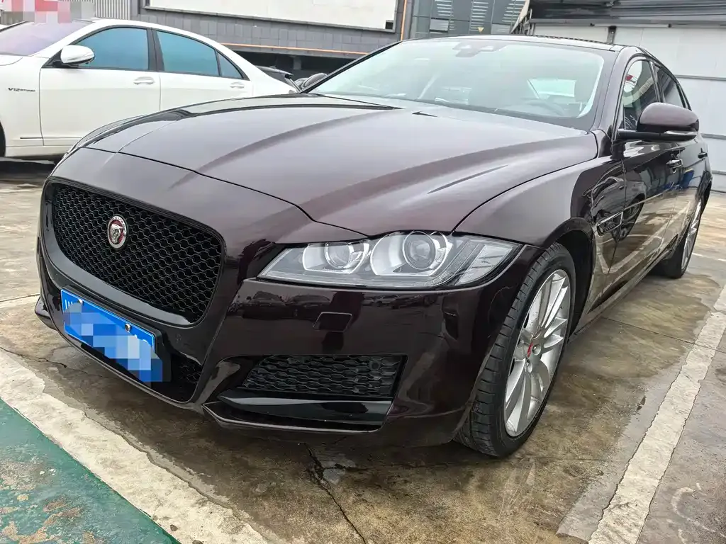 Jaguar XFL — фото 1